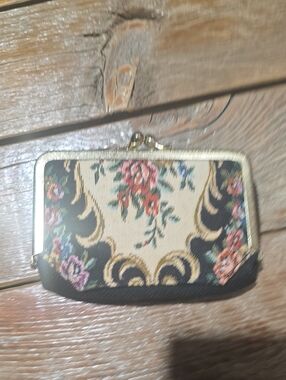Vintage Floral Tapestry Frame Clasp Women's Cosmetic Case - Cream and Black